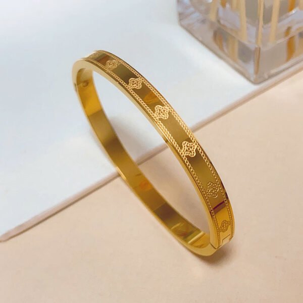 Lucky Bracelet Gold – Elegant Symbol of Luck, Prosperity & Timeless Style